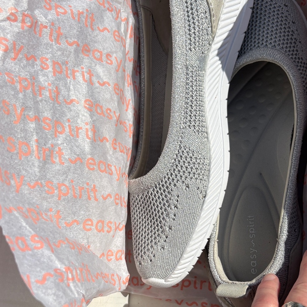 Easy Spirit Light Gray Knit Flats - Picture 4 of 4